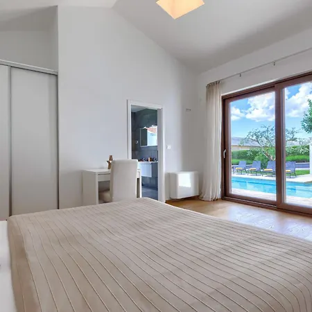 Villa Luna Rossa By Interhome